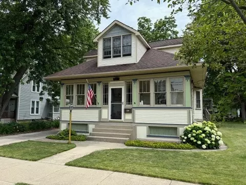 927 Logan Ave, Elgin, IL 60120