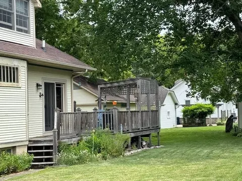 927 Logan Ave, Elgin, IL 60120 photo 4