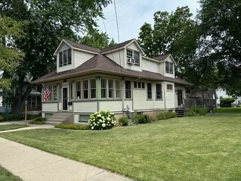 927 Logan Ave, Elgin, IL 60120 photo 3