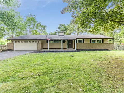 43 W620 Thornapple Tree Rd, Sugar Grove, IL 60554