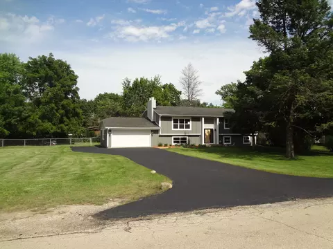 103 Sharon Dr, Sleepy Hollow, IL 60118