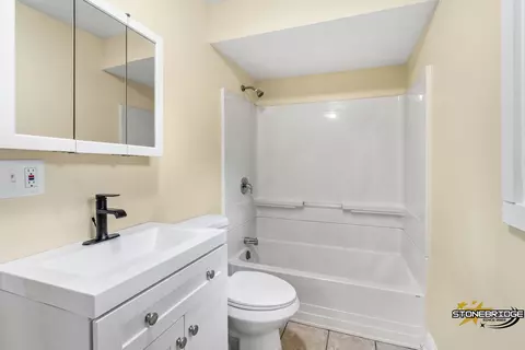 Bath - 5207 W Orchard Dr, Mchenry, IL 60050 photo 1 of 1
