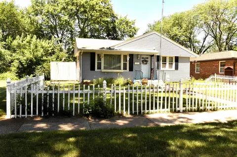 2107 Barton Blvd, Rockford, IL 61103
