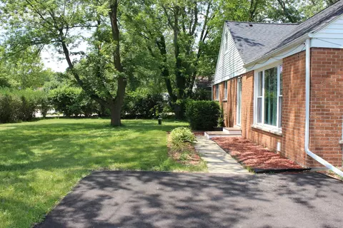 Exterior - 98 Fox Ln, Wheeling, IL 60090 photo 2 of 8