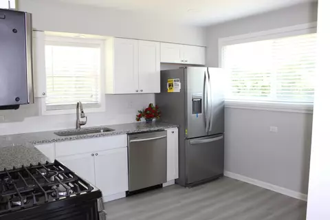 Kitchen - 98 Fox Ln, Wheeling, IL 60090 photo 1 of 4
