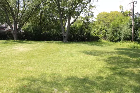 Exterior - 98 Fox Ln, Wheeling, IL 60090 photo 5 of 8