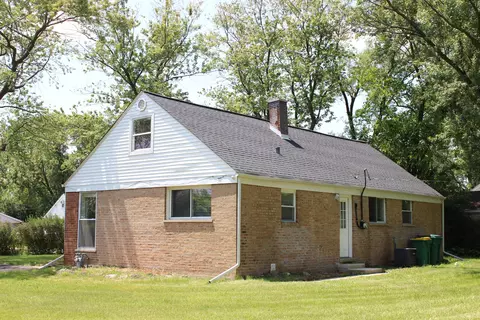 Exterior - 98 Fox Ln, Wheeling, IL 60090 photo 3 of 8