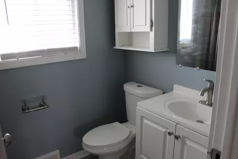 Bath - 98 Fox Ln, Wheeling, IL 60090 photo 1 of 2
