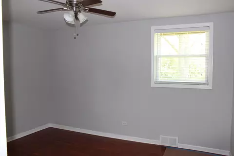 Bedroom - 98 Fox Ln, Wheeling, IL 60090 photo 1 of 4