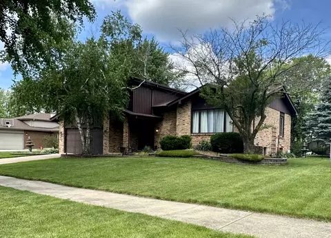 6781 Barrett St, Downers Grove, IL 60516