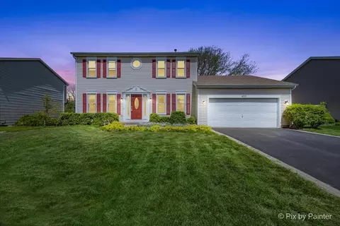 650 Auburn Ct, Crystal Lake, IL 60014