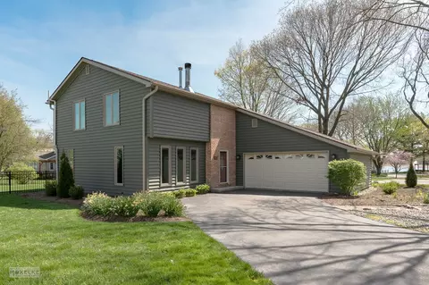 11 Cedar Gate Cir, Sugar Grove, IL 60554