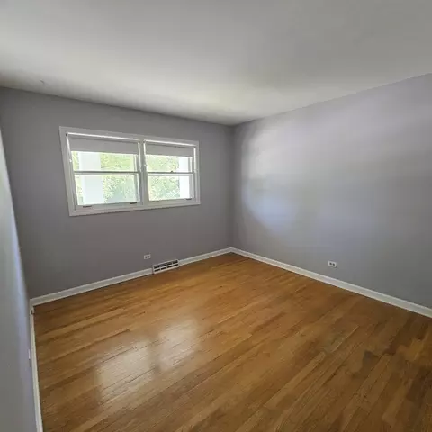Bedroom - 400 E Allison St, Elmhurst, IL 60126 photo 1 of 3