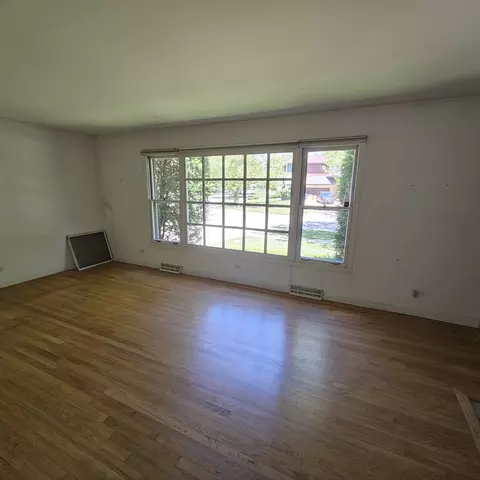 Living - 400 E Allison St, Elmhurst, IL 60126 photo 2 of 3