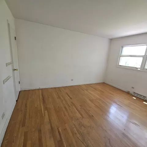 Bedroom - 400 E Allison St, Elmhurst, IL 60126 photo 3 of 3