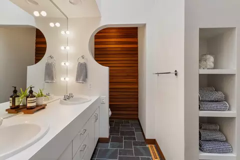 Bath - 6 Willowbrook Ct, Champaign, IL 61820 photo 1 of 3