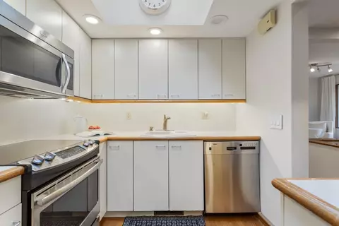 Kitchen - 6 Willowbrook Ct, Champaign, IL 61820 photo 5 of 5