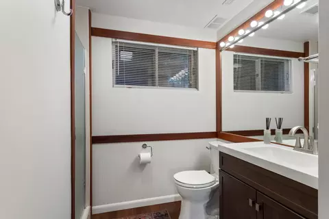 Bath - 6 Willowbrook Ct, Champaign, IL 61820 photo 3 of 3