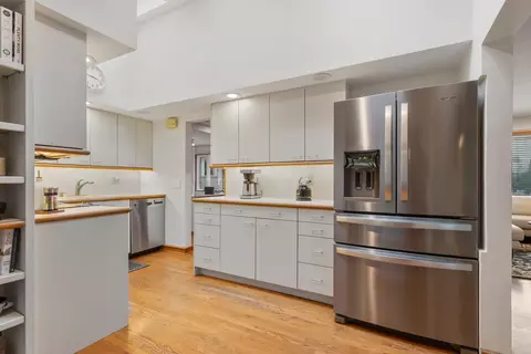 Kitchen - 6 Willowbrook Ct, Champaign, IL 61820 photo 2 of 5