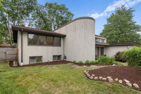 Exterior - 6 Willowbrook Ct, Champaign, IL 61820 photo 2 of 12