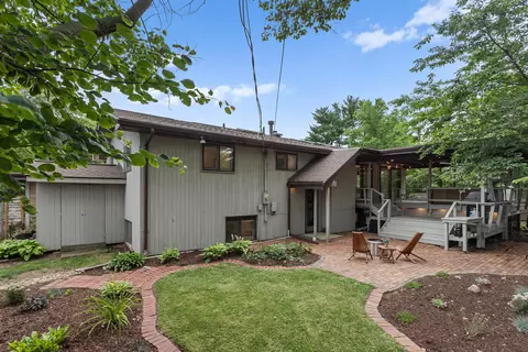 Exterior - 6 Willowbrook Ct, Champaign, IL 61820 photo 7 of 12