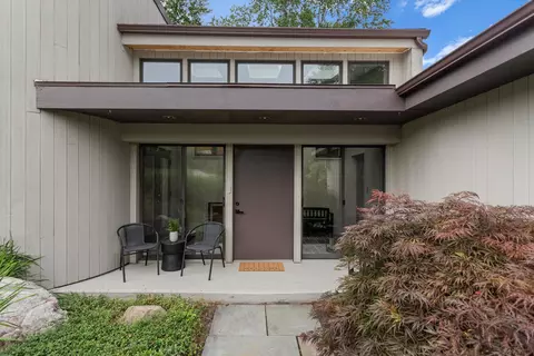 Exterior - 6 Willowbrook Ct, Champaign, IL 61820 photo 5 of 12