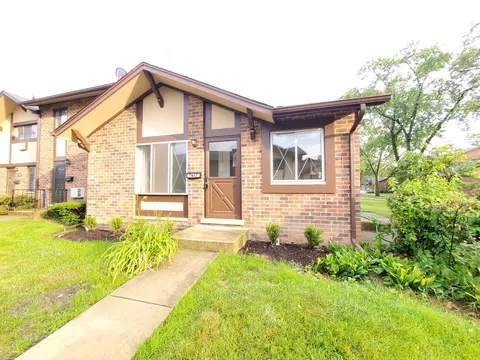 17 W671 Kirkland Ln, Villa Park, IL 60181
