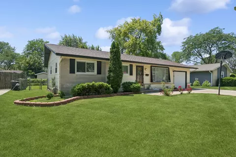 631 Ironwood Dr, Elk Grove Village, IL 60007