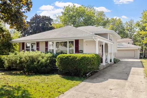 438 S Warwick Ave, Westmont, IL 60559