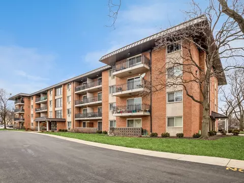 2234 S Goebbert Rd #123, Arlington Heights, IL 60005