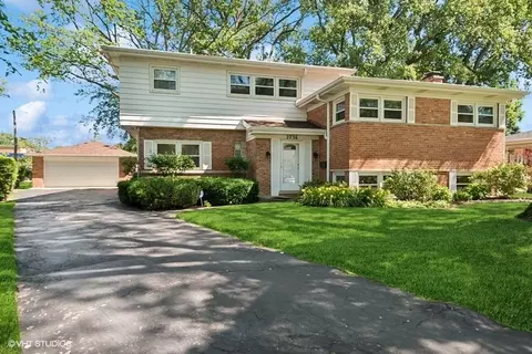 2736 Lincoln Ln, Wilmette, IL 60091