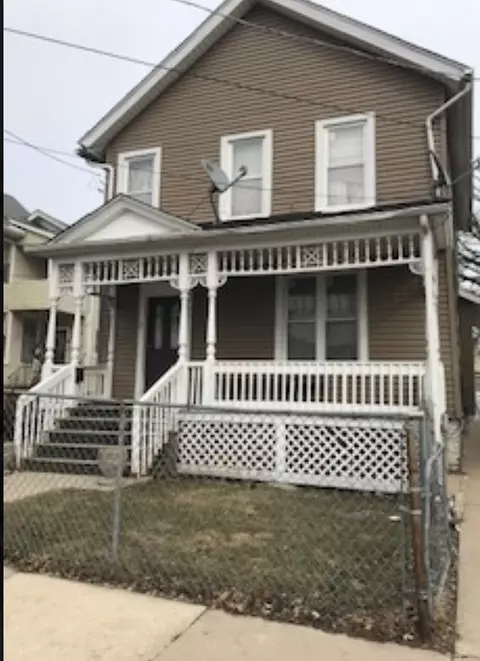 371 High St, Aurora, IL 60505