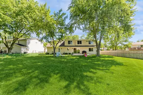 Exterior - 935 Harrison Ln, Hoffman Estates, IL 60192 photo 2 of 4