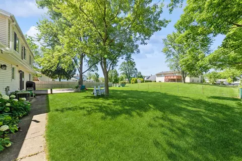 Exterior - 935 Harrison Ln, Hoffman Estates, IL 60192 photo 3 of 4