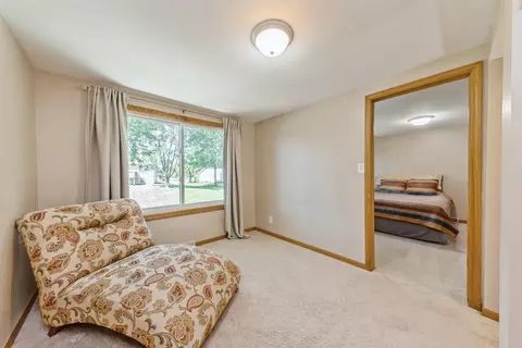 Bedroom - 935 Harrison Ln, Hoffman Estates, IL 60192 photo 3 of 6