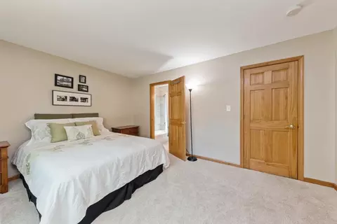 Bedroom - 935 Harrison Ln, Hoffman Estates, IL 60192 photo 2 of 6