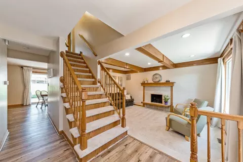Entry Way - 935 Harrison Ln, Hoffman Estates, IL 60192 photo 2 of 2