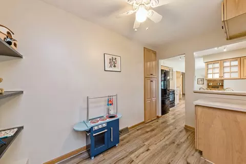 Kitchen - 935 Harrison Ln, Hoffman Estates, IL 60192 photo 3 of 3