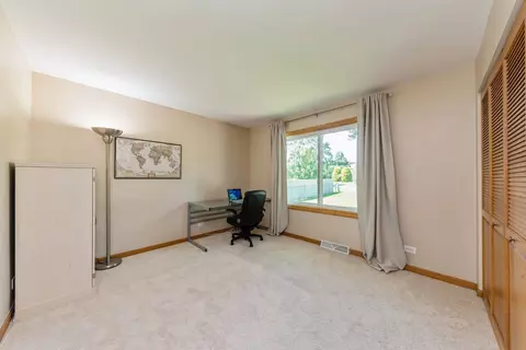 Bedroom - 935 Harrison Ln, Hoffman Estates, IL 60192 photo 6 of 6