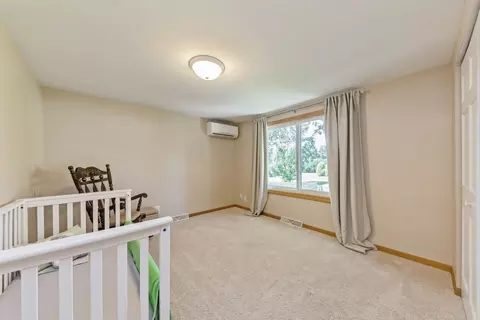 Bedroom - 935 Harrison Ln, Hoffman Estates, IL 60192 photo 5 of 6
