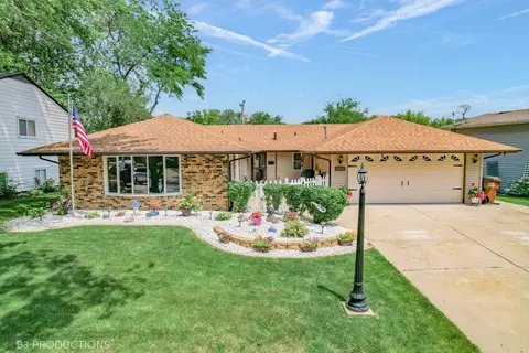5172 Elmwood Rd, Oak Forest, IL 60452