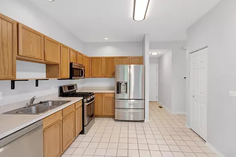 1481 Keystone Ct, Elgin, IL 60120 photo 10