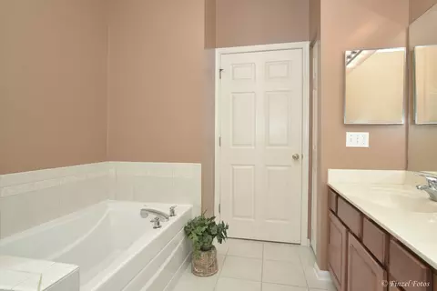 4252 Savoy Ln, Mchenry, IL 60050 photo 8