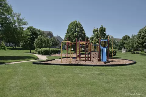4252 Savoy Ln, Mchenry, IL 60050 photo 17