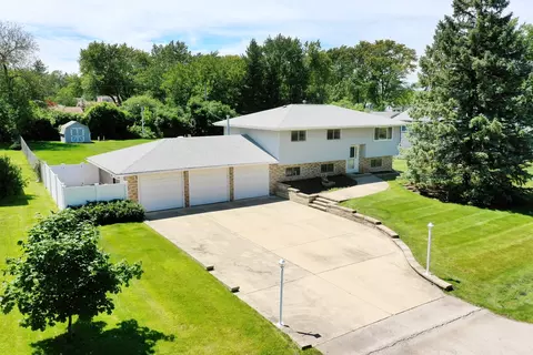 2 N536 Pleasant Ave, Glen Ellyn, IL 60137