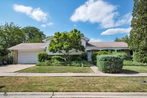 8606 W Sun Valley Dr, Palos Hills, IL 60465