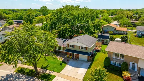 16724 Gaynelle Rd, Tinley Park, IL 60477