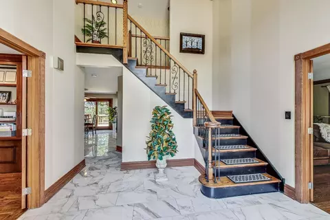 Entry Way - Undisclosed, Algonquin, IL 60102 photo 2 of 4
