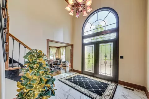 Entry Way - Undisclosed, Algonquin, IL 60102 photo 1 of 4
