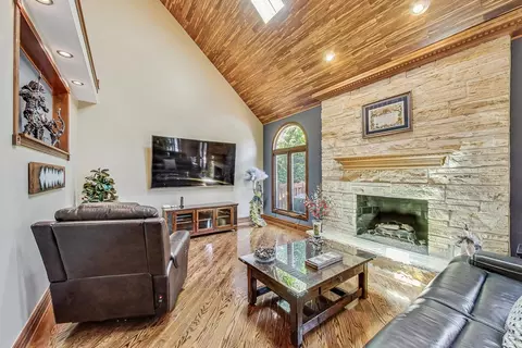 Living - Undisclosed, Algonquin, IL 60102 photo 1 of 3